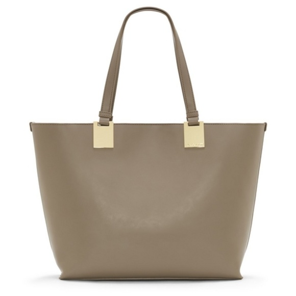 VINCE CAMUTO Handbags - VINCE CAMUTO SMOKEY LEATHER LARGE TOTE BAG  NWT